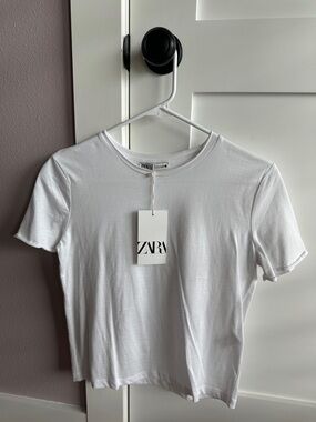 Zara White Short Sleeve Crewneck Tee